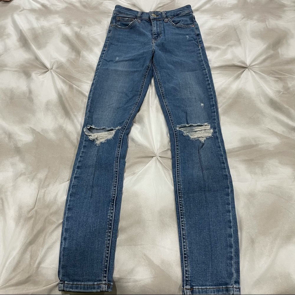 Ripped skinny jeans